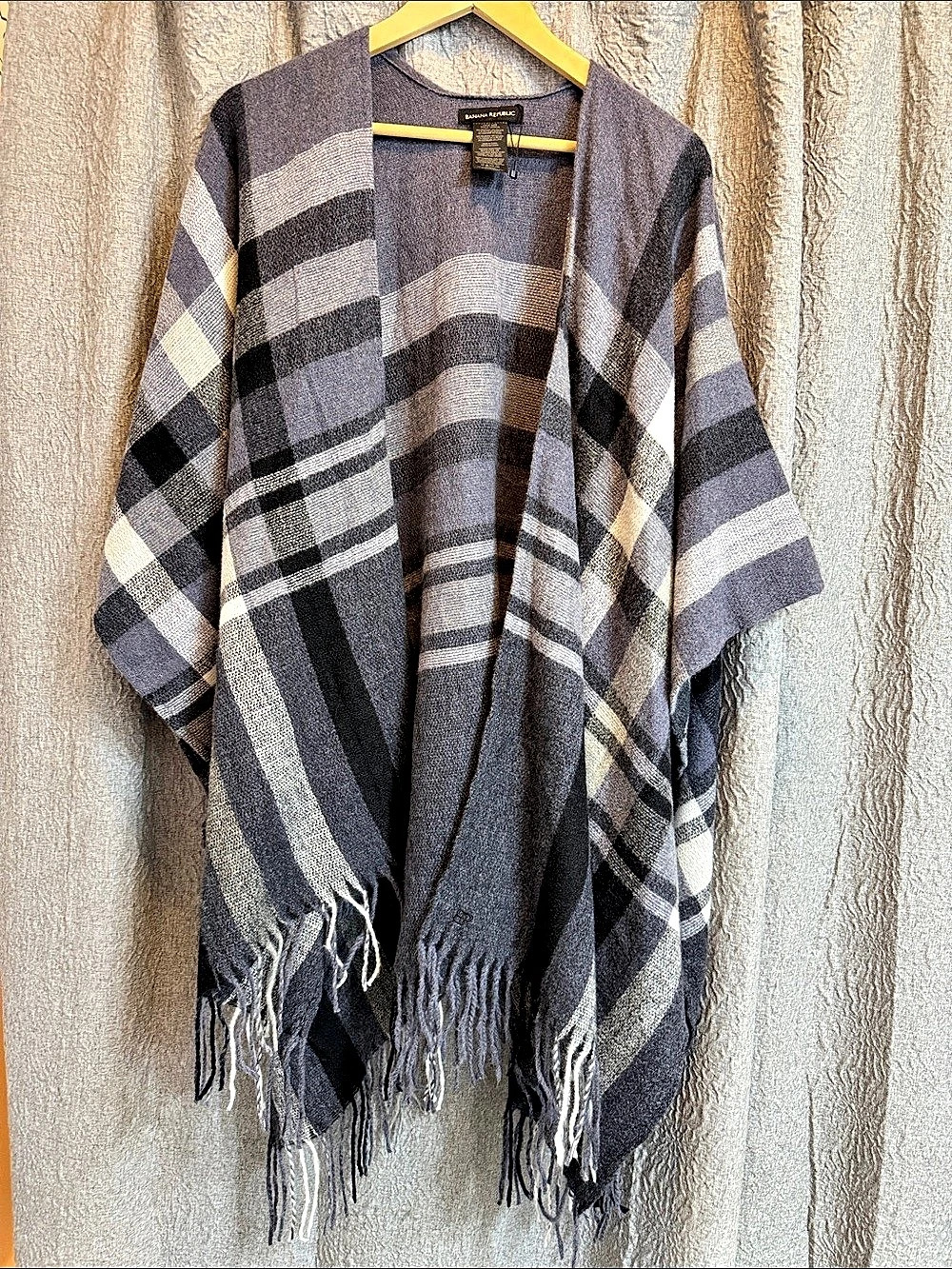 Banana Republic Cashmere Blend Wrap Gray Plaid Fringe Poncho Plaid Fringe Poncho